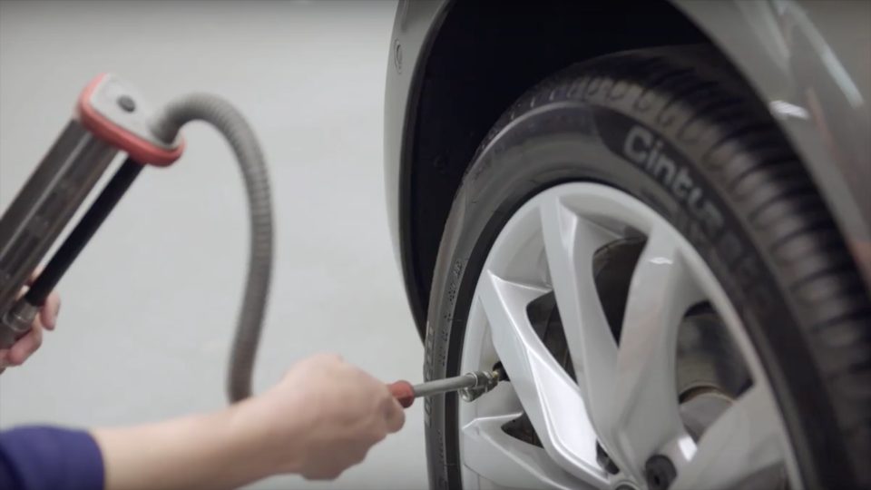 HOW TO: Check my tyre pressure